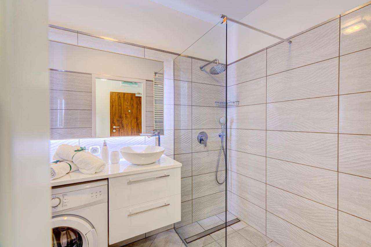 Apartment Silver 6 *
